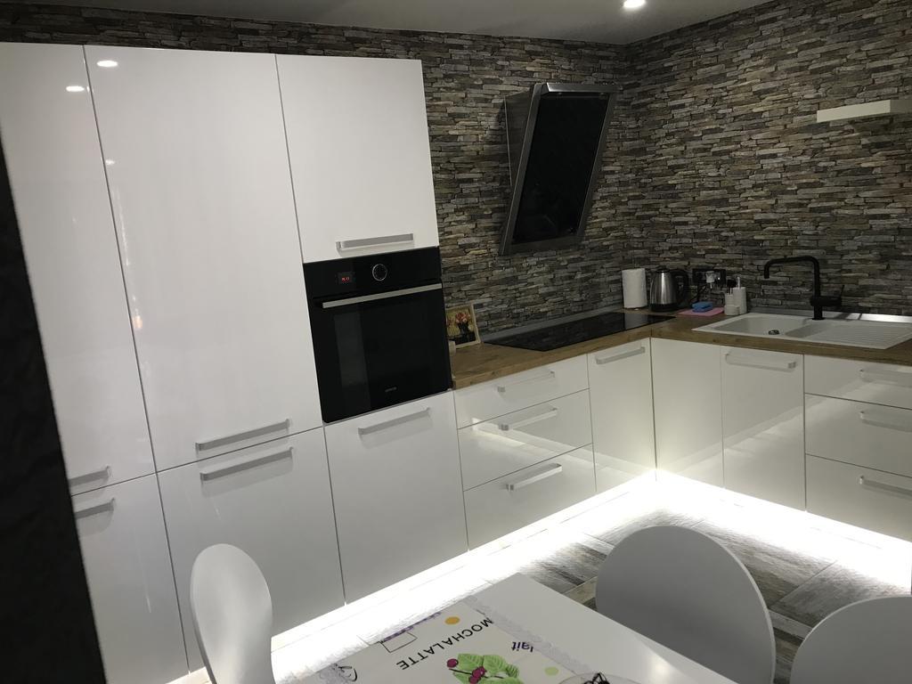 Apartment Ajla トゥズラ エクステリア 写真