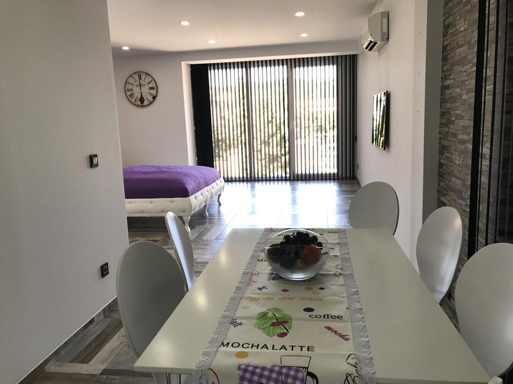 Apartment Ajla トゥズラ エクステリア 写真