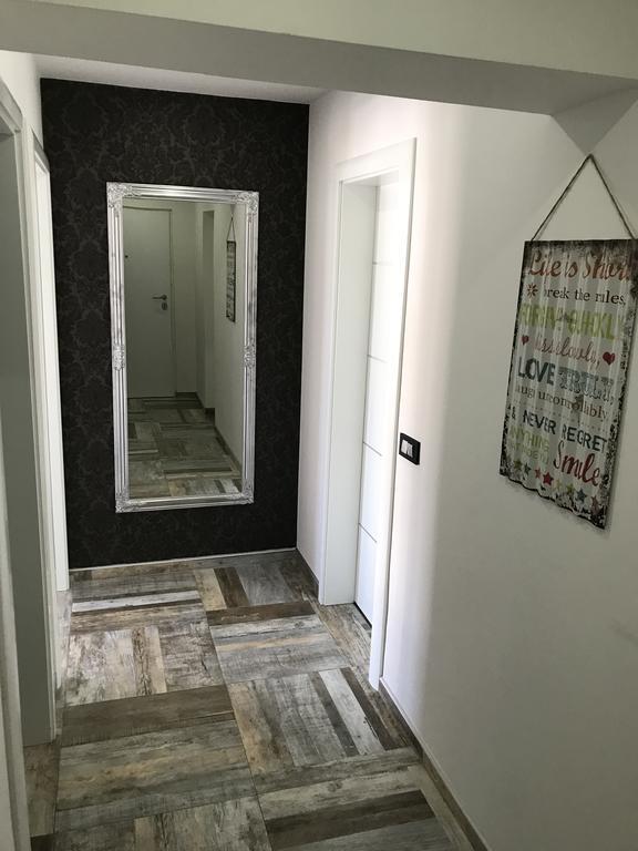 Apartment Ajla トゥズラ エクステリア 写真