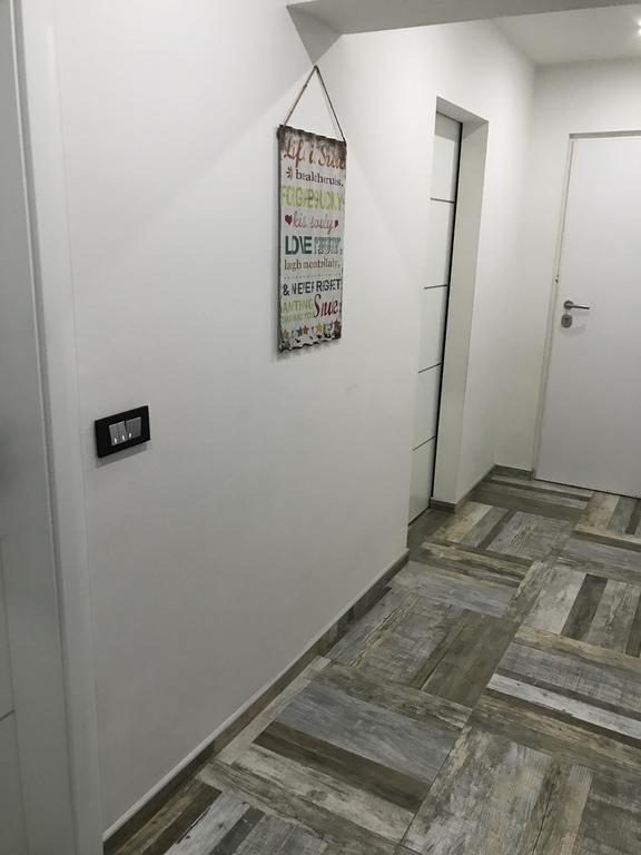 Apartment Ajla トゥズラ エクステリア 写真