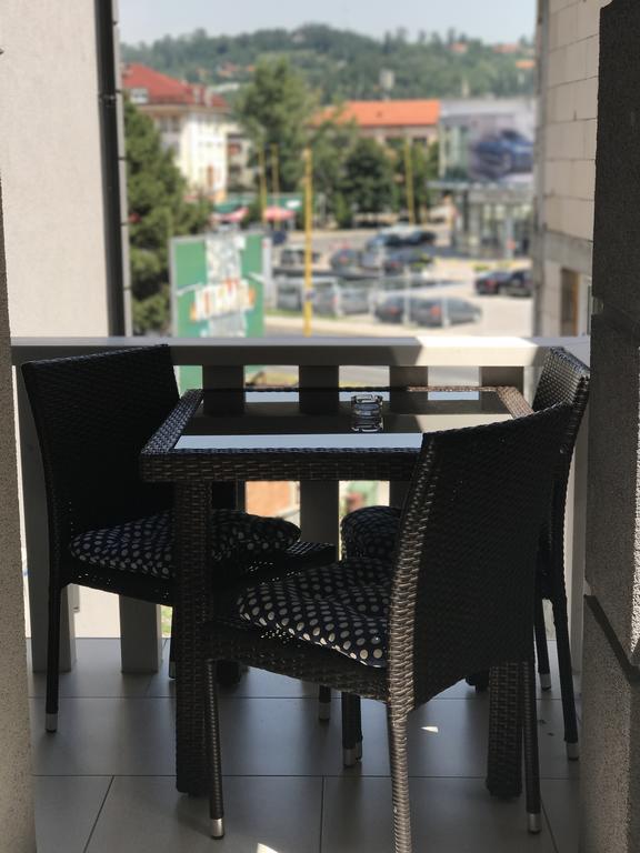 Apartment Ajla トゥズラ エクステリア 写真