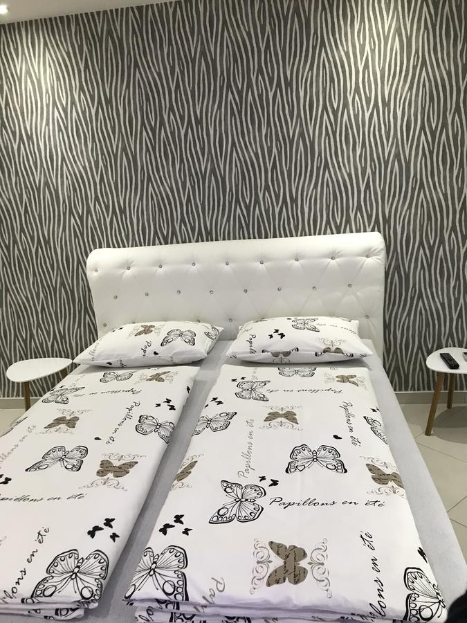 Apartment Ajla トゥズラ エクステリア 写真