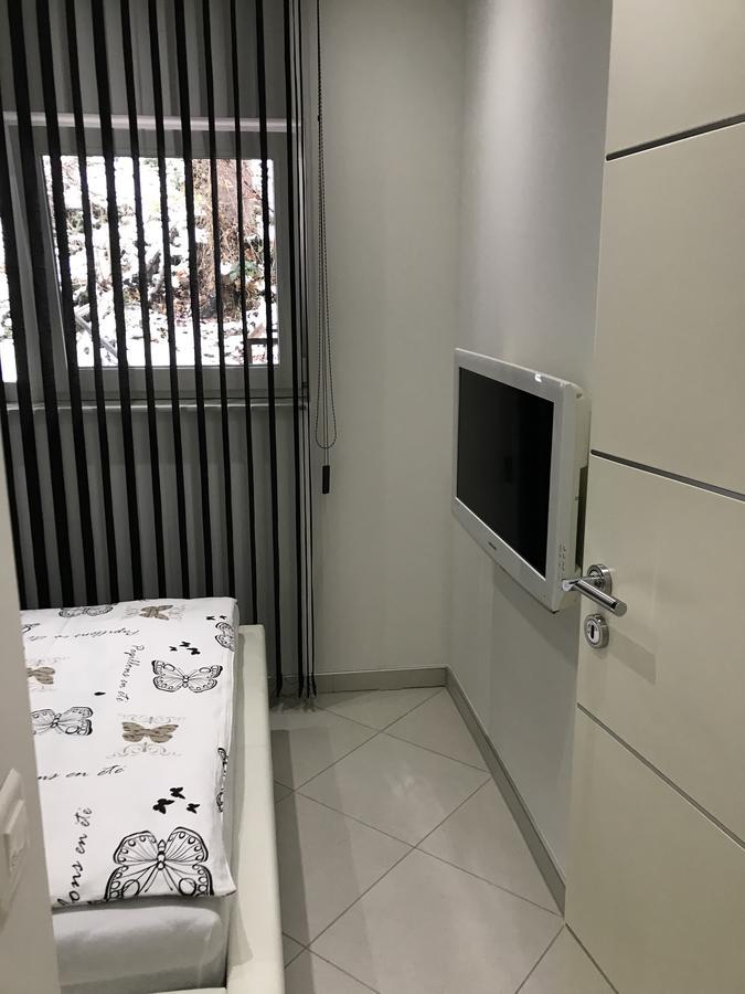 Apartment Ajla トゥズラ エクステリア 写真