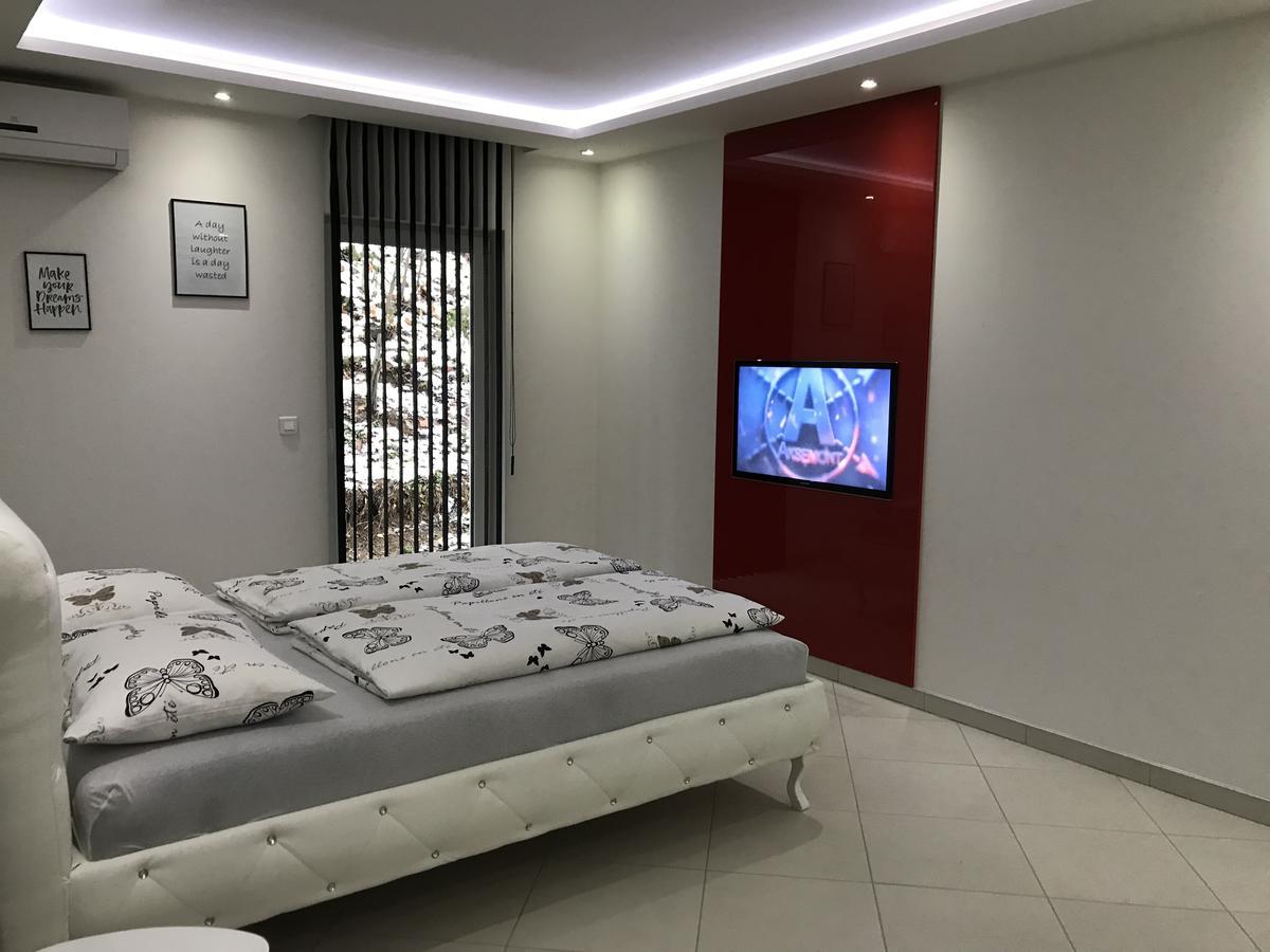 Apartment Ajla トゥズラ エクステリア 写真