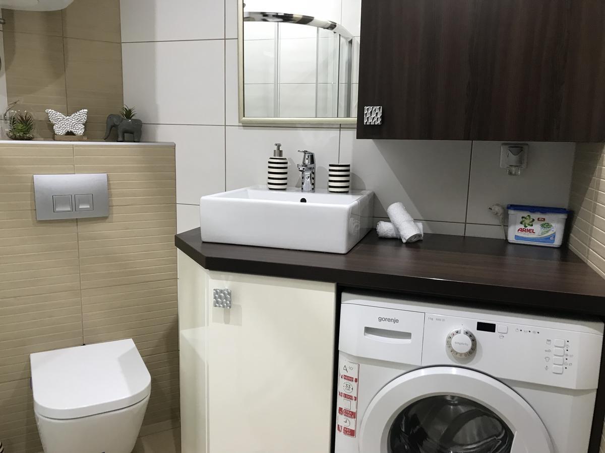 Apartment Ajla トゥズラ エクステリア 写真