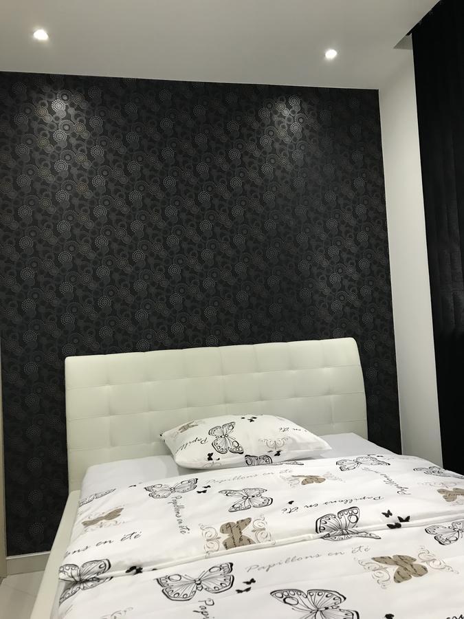Apartment Ajla トゥズラ エクステリア 写真