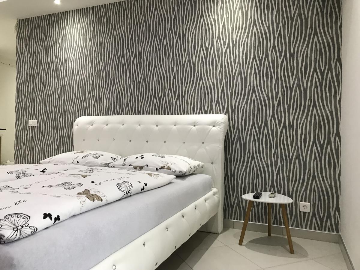 Apartment Ajla トゥズラ エクステリア 写真
