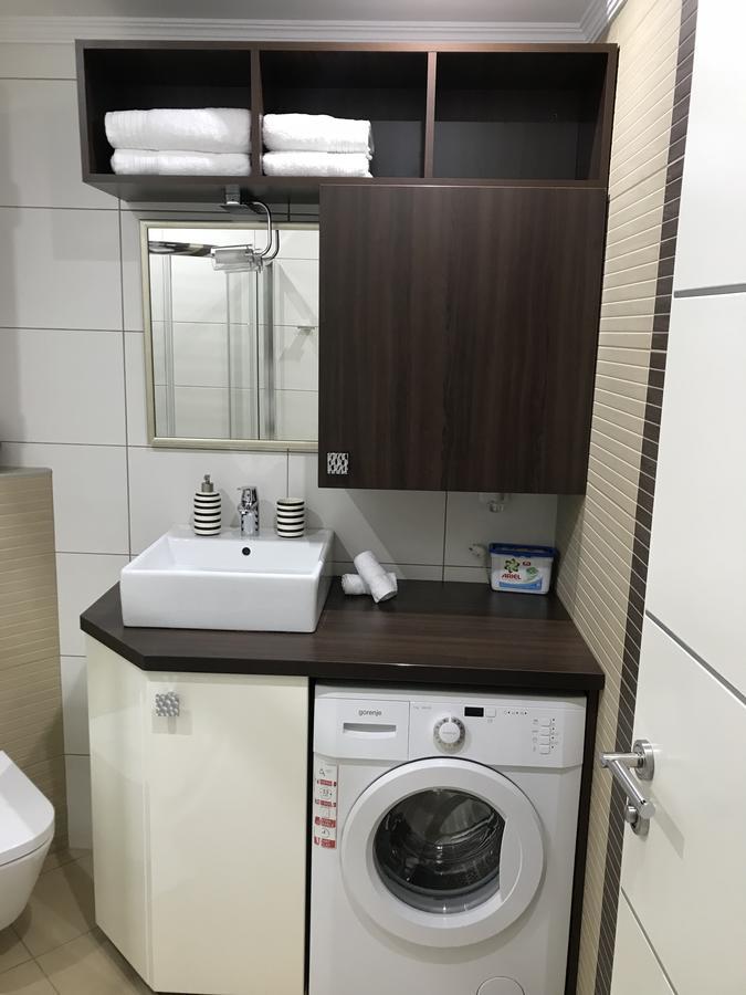 Apartment Ajla トゥズラ エクステリア 写真
