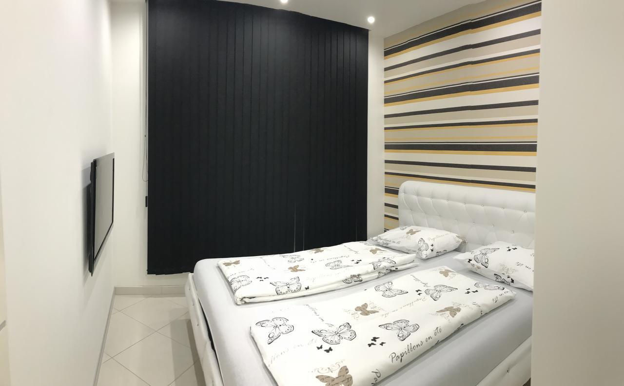 Apartment Ajla トゥズラ エクステリア 写真