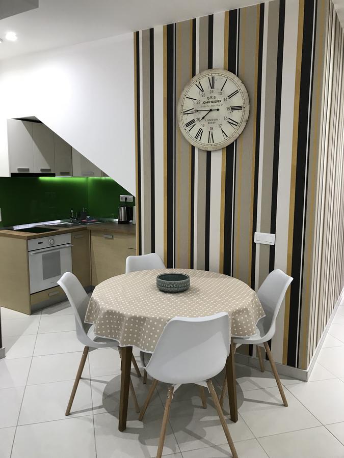 Apartment Ajla トゥズラ エクステリア 写真