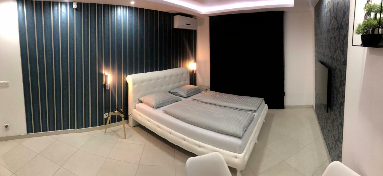 Apartment Ajla トゥズラ エクステリア 写真
