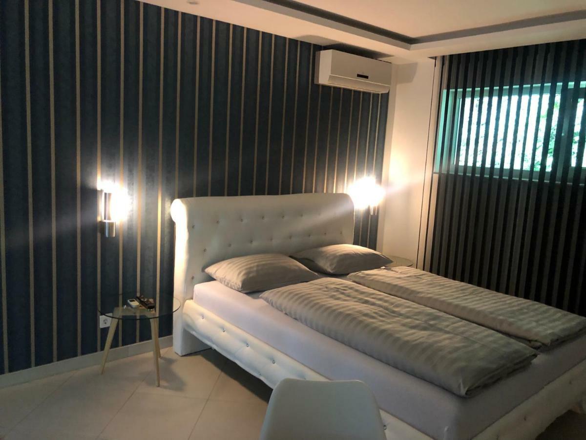 Apartment Ajla トゥズラ エクステリア 写真