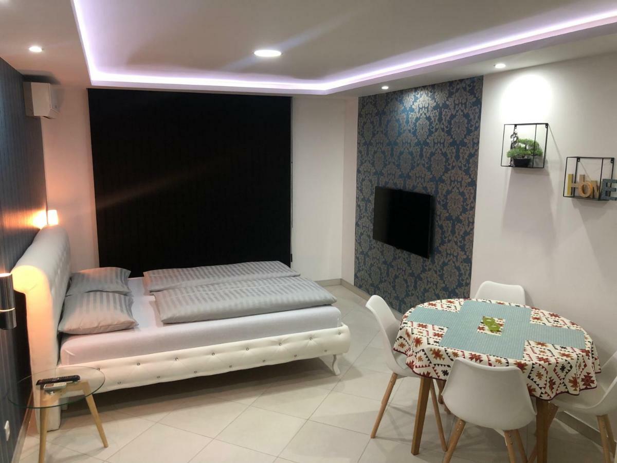 Apartment Ajla トゥズラ エクステリア 写真