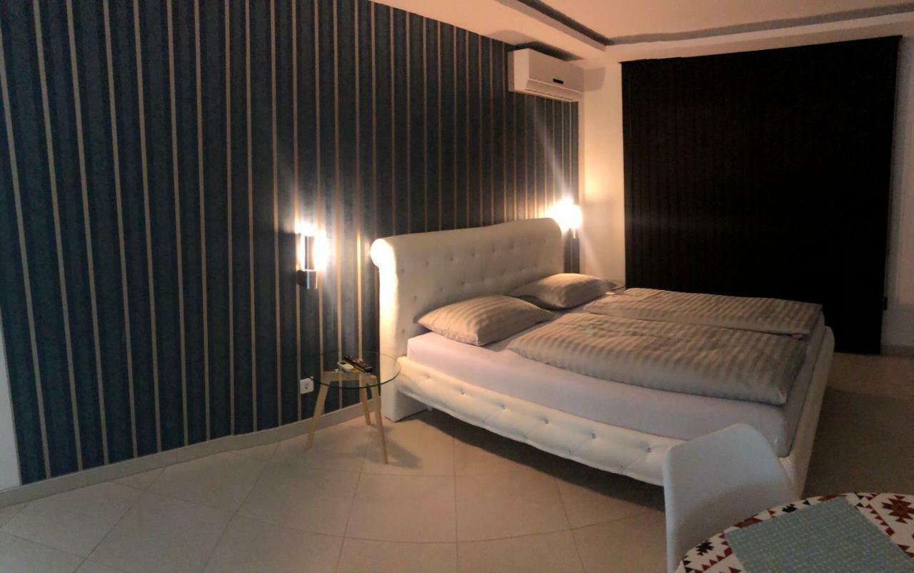 Apartment Ajla トゥズラ エクステリア 写真