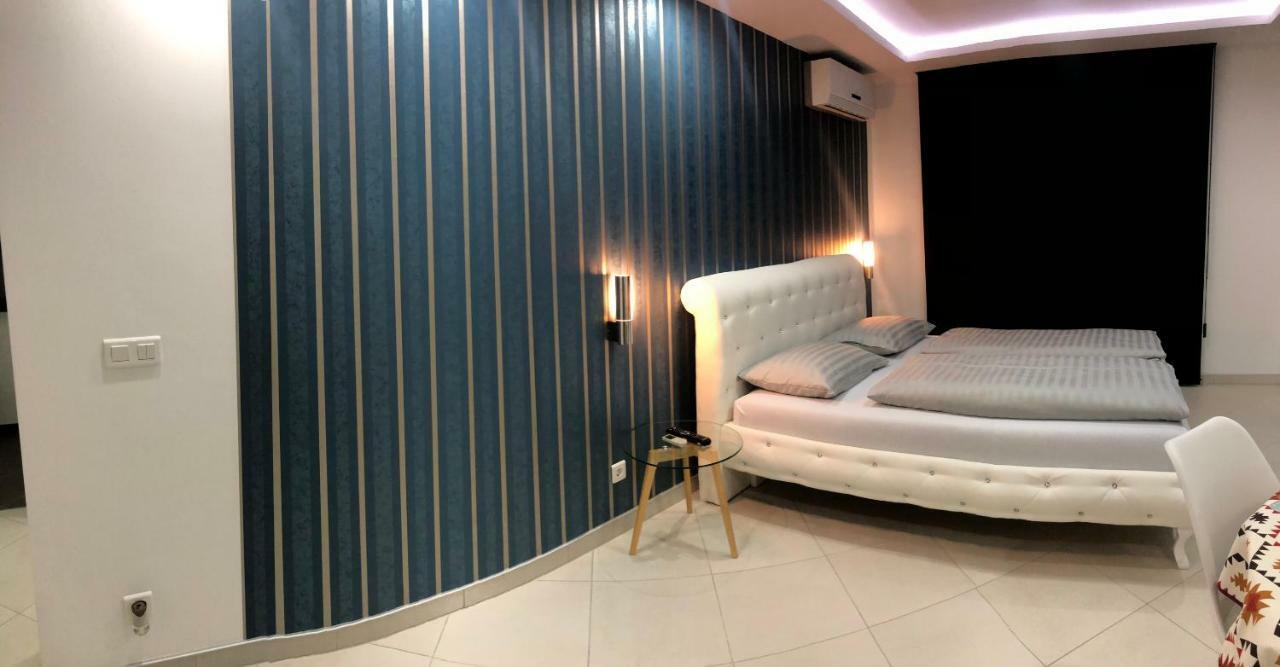 Apartment Ajla トゥズラ エクステリア 写真